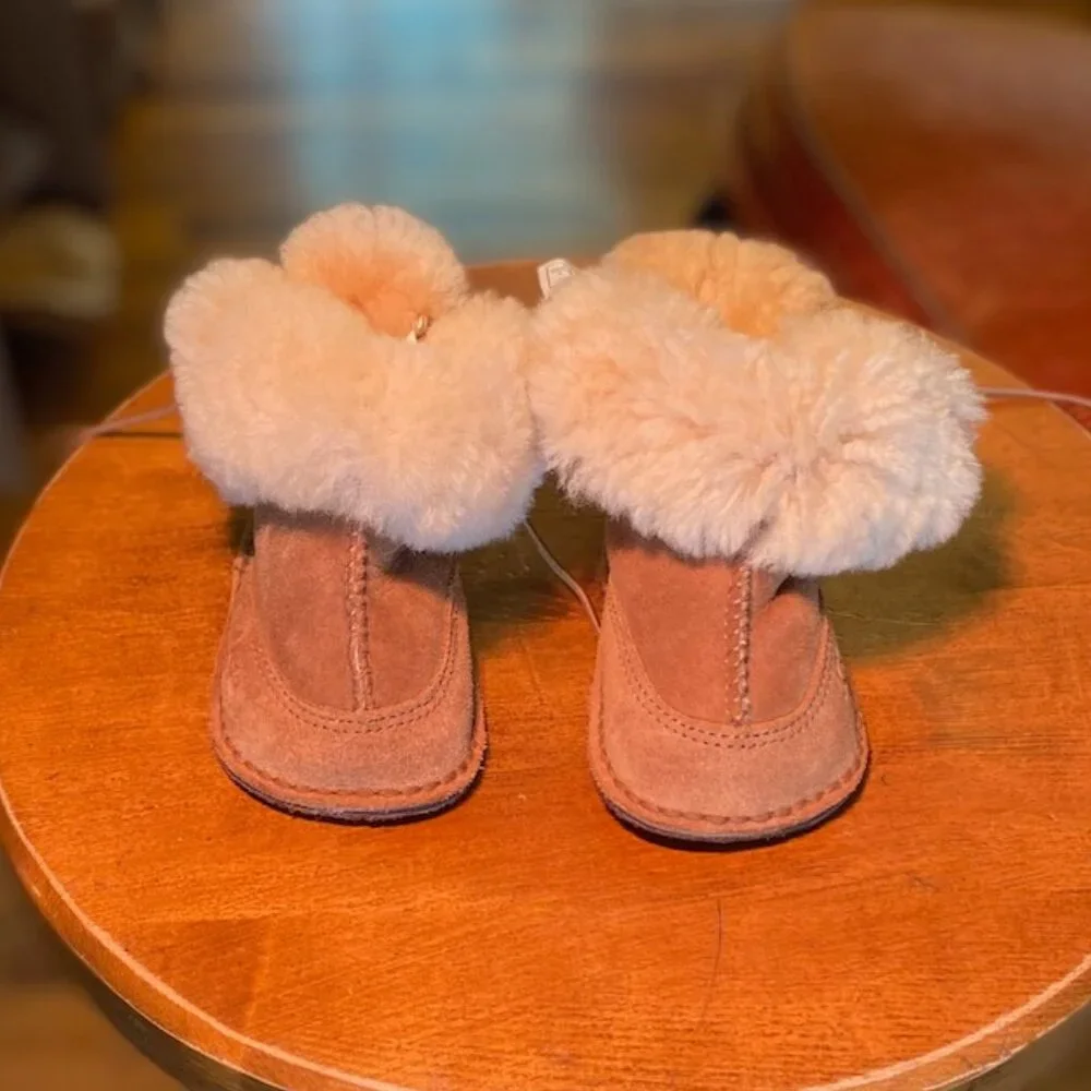 UGG Infant B00 Boots, Chestnut, Size Small